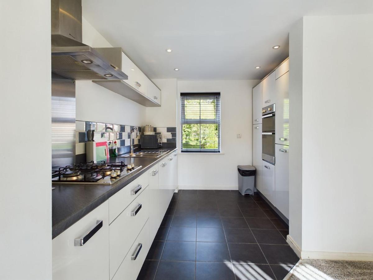 247 Serviced Accommodation In Stafford- 3Br Townhouse Eksteriør bilde