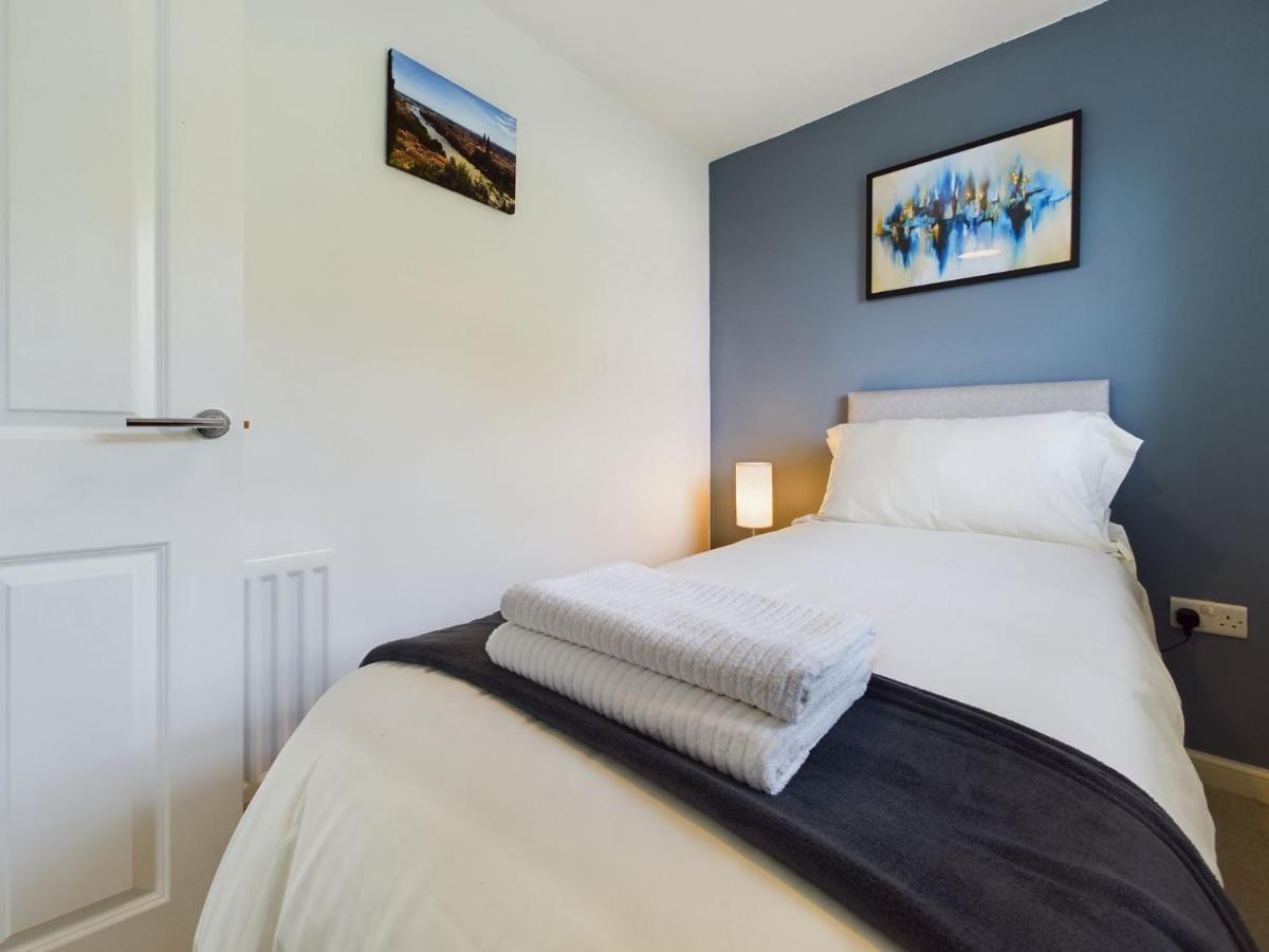 247 Serviced Accommodation In Stafford- 3Br Townhouse Eksteriør bilde