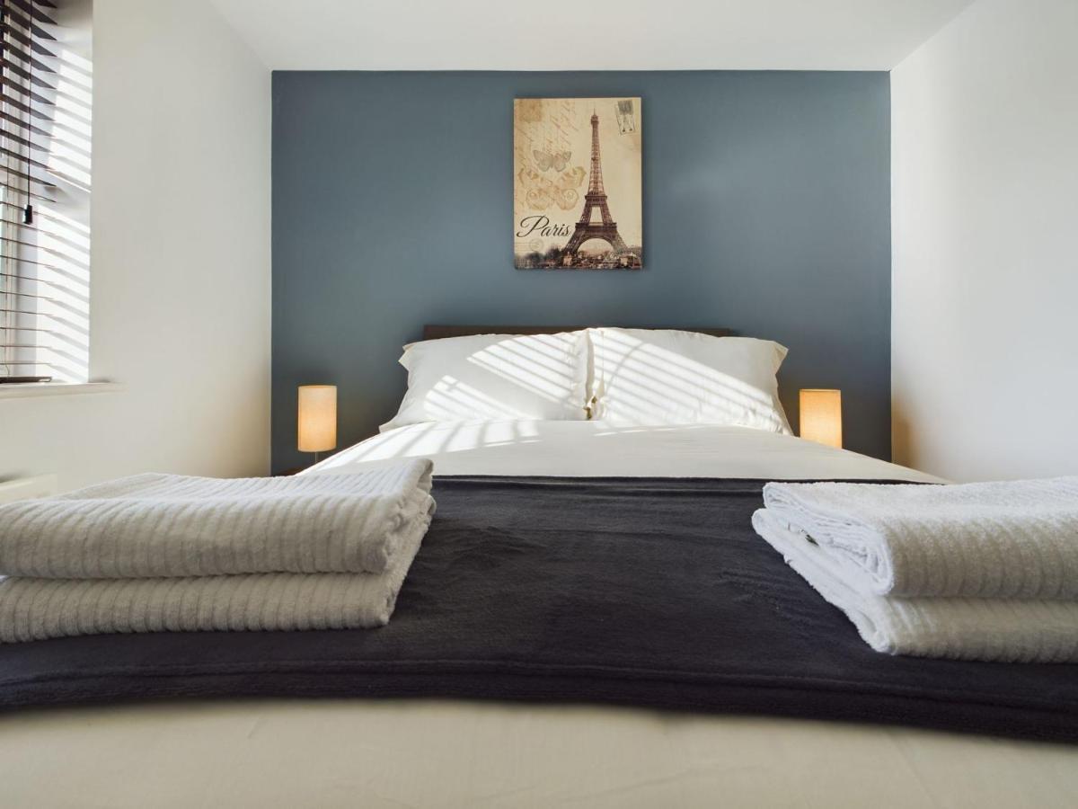 247 Serviced Accommodation In Stafford- 3Br Townhouse Eksteriør bilde